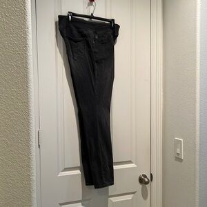 Flexibelle pull  on 5 pocket jeans by Kim Gravel. Boot cut.